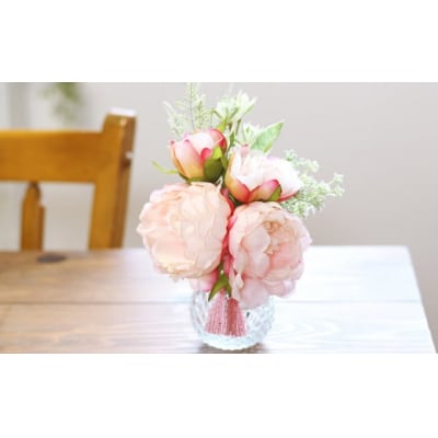 水換え不要!!芍薬とグリーンの花瓶に入った花束:ピンク