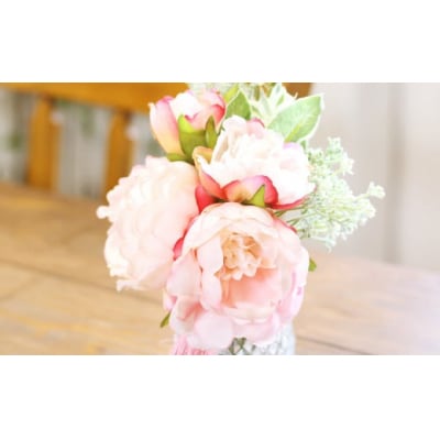 水換え不要!!芍薬とグリーンの花瓶に入った花束:ピンク