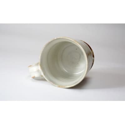倉敷酒津の土を用いて製作されたマグカップ
