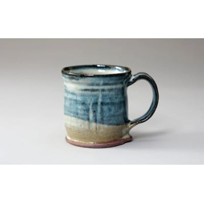 倉敷酒津の土を用いて製作されたマグカップ(海鼠釉)