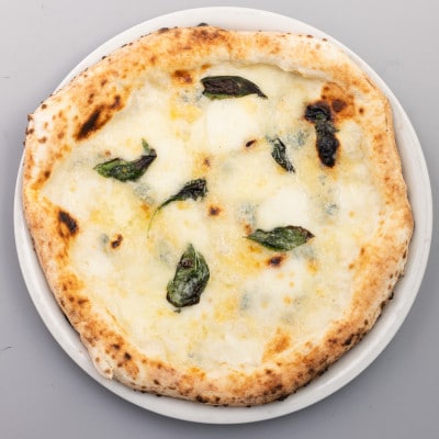 薪窯焼きクアトロフォルマッジ