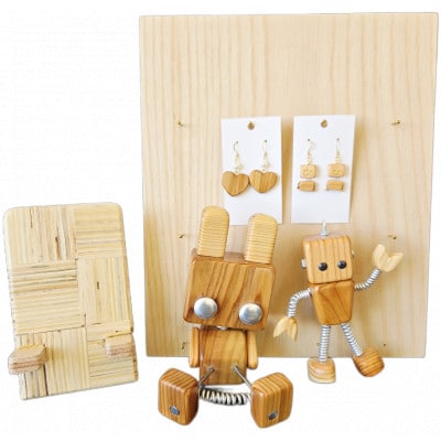 【さとふる限定】スマホスタンド(2個Set)&ウッディーロボット&ピアス(2個Set) ※木箱付