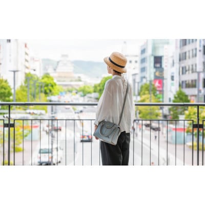 姫路レザーのミニボストン風ショルダーバッグA5チャコールグレー[53656173]