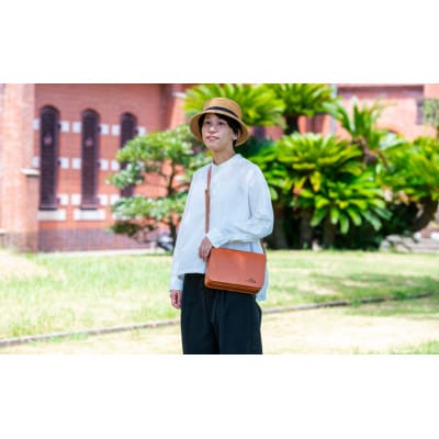 姫路レザーのシンプルなミニショルダーバッグ(A5サイズ)レンガ[53656175]