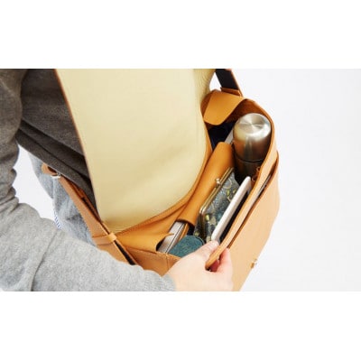 0521 シンプルな本革メッセンジャーバッグ(B5サイズ)(キャメル)[53657311]