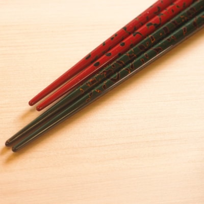 津軽塗 夫婦箸 唐塗 緑(大)・赤(中)|24_tnk-090101c