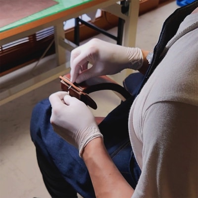 手縫いのがま口 牛革 【ポムデポポタン りんごの赤】|24_vou-010101