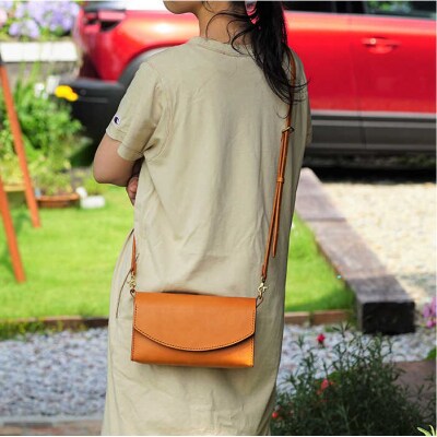 【経年変化を楽しむ本革製品】BOX ショルダー バック 本革 BLESS  [AAA022]