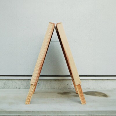 ヘリンボーン柄 木製立て看板 杉 糸島市 / スリークラウド [ASB012]