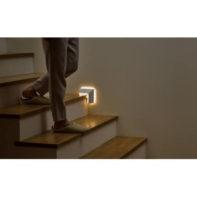 乾電池式LEDセンサーライト ダブルセンサー階段タイプ  アイリスオーヤマ[53752657]