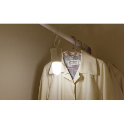 照明 乾電池式LEDセンサーライト スタンドタイプ 電球色 アイリスオーヤマ[53753127]