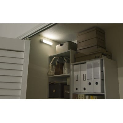 照明 乾電池式LEDセンサーライト ウォールタイプ 昼白色 アイリスオーヤマ[53753128]