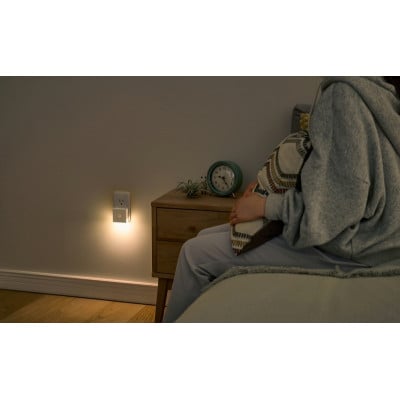 コンセント式LEDセンサーライト 人感センサー フットライト アイリスオーヤマ[53753141]