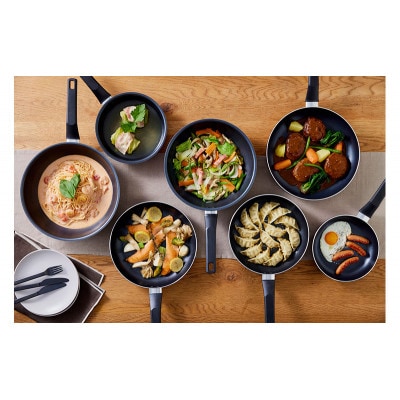 ダイヤモンドコートフライパン炒め鍋ガス火対応26cmブラックメタリック アイリス[53752987]