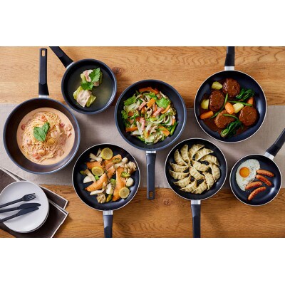 ダイヤモンドコートフライパン炒め鍋ガス火対応28cmブラックメタリック アイリス[53752988]