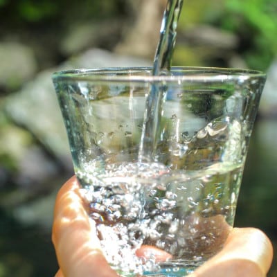 国頭村のおいしい水 ラベルレスボトル500ml×24本 やんばるの美味しい水 環境にやさしいエコ仕様