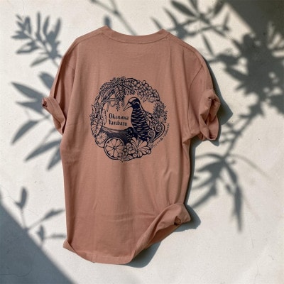 やんばるの自然を纏う オリジナルデザインTシャツ(ピンク/Lサイズ)