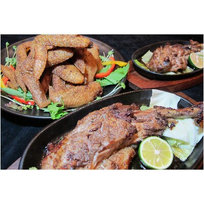 藍住役場通りの阿波尾鶏手羽先10本と骨付き鶏2本セット