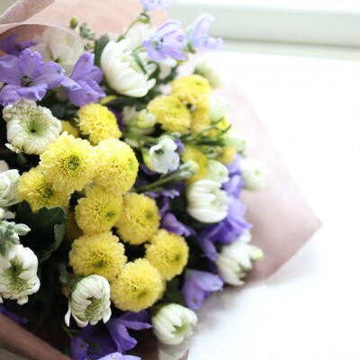 季節のお花で束ねた仏花【花瓶用】/Sサイズ