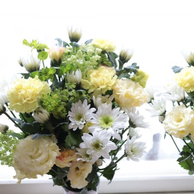 季節のお花で束ねた仏花【花瓶用】/Mサイズ
