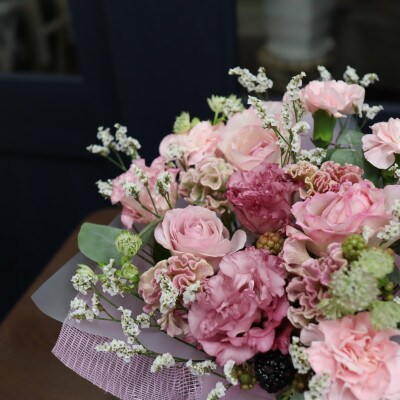【母の日】季節のお花のアレンジメント/ミニサイズ～花瓶不要!届いてそのまま飾れるフラワーアレンジ