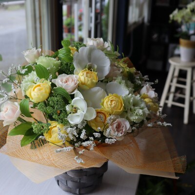 【母の日】季節のお花のアレンジメントLサイズ～花瓶不要!届いてそのまま飾れるフラワーアレンジ
