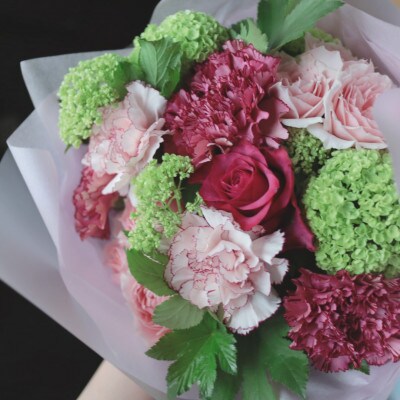 【母の日】季節のお花のアレンジメントLLサイズ～花瓶不要!届いてそのまま飾れるフラワーアレンジ