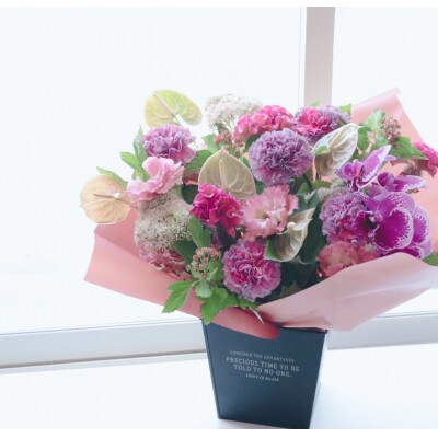 【母の日】季節のお花のアレンジメントLLサイズ～花瓶不要!届いてそのまま飾れるフラワーアレンジ