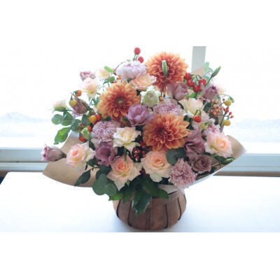 【敬老の日】季節のお花のアレンジメントLLサイズ～花瓶不要!届いてそのまま飾れるフラワーアレンジ