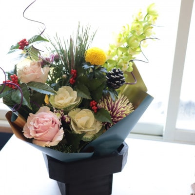 お正月のお花のアレンジメントSサイズ/花瓶不要!届いてそのまま飾れるフラワーアレンジ