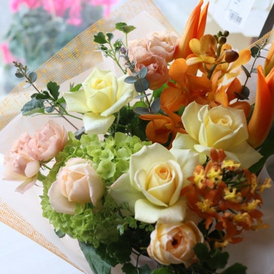 【毎月定期便】季節のお花で束ねたブーケ【花瓶用】/Mサイズ全12回