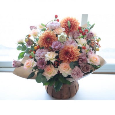 【毎月定期便】季節のお花のアレンジメントLLサイズ～届いてそのまま飾れるフラワーアレンジ全6回