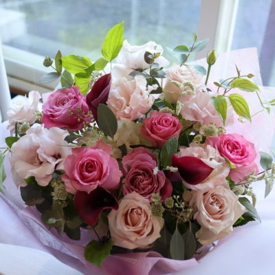 【毎月定期便】季節のお花のアレンジメントMサイズ～届いてそのまま飾れるフラワーアレンジ全6回