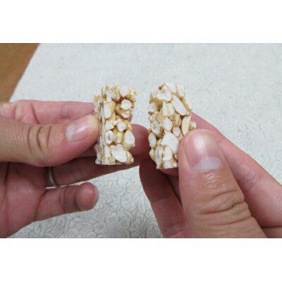 玖珠米と大分県産もち麦で作った”もち麦おこし”(黒糖味8袋)