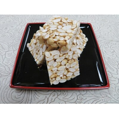 玖珠米と大分県産もち麦で作った”もち麦おこし”(黒糖味8袋)