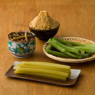 ふるさとの味わいセット(阿仁みそ 比内地鶏スープ 山菜3種水煮)|tkbd-00002