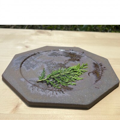 陶芸作品　佐那河内の森の八角プレート(約19cm×約19cm)　ひのきの葉オブジェ