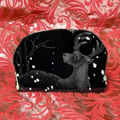 「黒耀石体験ミュージアム」オリジナル 手彫り彫刻の黒耀石の置物A シカ