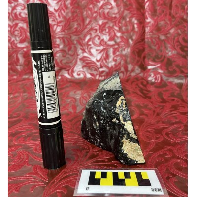 「黒耀石体験ミュージアム」オリジナル 手彫り彫刻の黒耀石の置物A シカ