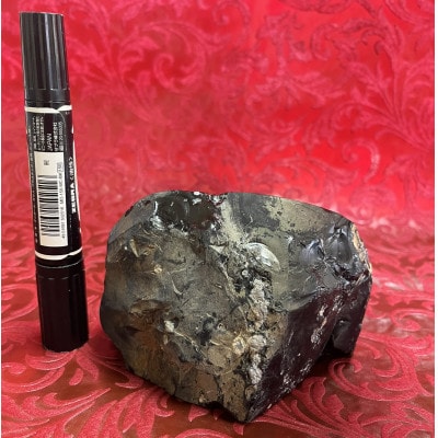 「黒耀石体験ミュージアム」オリジナル 手彫り彫刻の黒耀石の置物A シカ