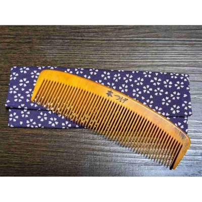 つげ櫛の櫛留商店　本つげ材とき櫛(中歯)袋付　※約13cm