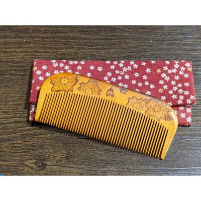 つげ櫛の櫛留商店　本つげ材焼絵櫛(すす櫛細歯)袋付　※約9.8cm