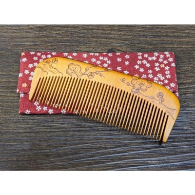 つげ櫛の櫛留商店　本つげ材焼絵櫛(すす櫛中歯)袋付　※約10.5cm