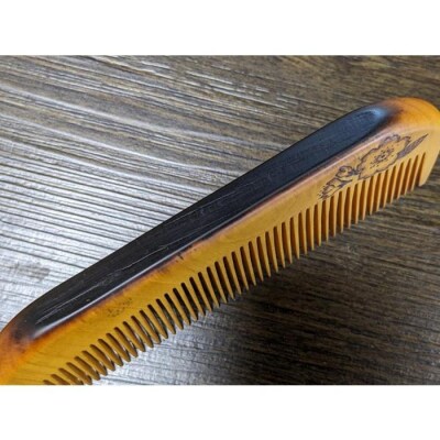 つげ櫛の櫛留商店　本つげ材焼絵櫛(すす櫛中歯)袋付　※約12cm