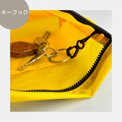 【黄色】ポケット付き軽量ナイロンショルダーバッグ　サコッシュ　撥水ポシェット