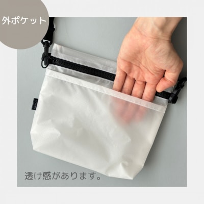 【白】ポケット付き軽量ナイロンショルダーバッグ　サコッシュ　撥水ポシェット