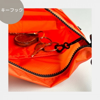 【オレンジ】ポケット付き軽量ナイロンショルダーバッグ　サコッシュ　撥水ポシェット