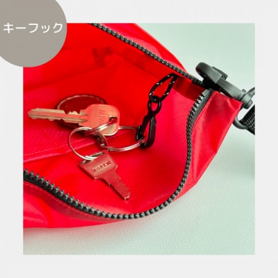 【赤】ポケット付き軽量ナイロンショルダーバッグ　サコッシュ　撥水ポシェット