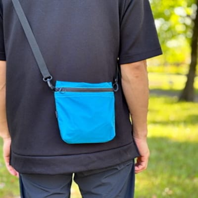 【水色】ポケット付き軽量ナイロンショルダーバッグ　サコッシュ　撥水ポシェット