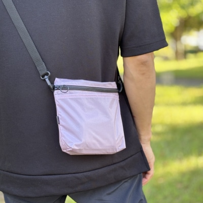 【ラベンダー】ポケット付き軽量ナイロンショルダーバッグ　サコッシュ　撥水ポシェット